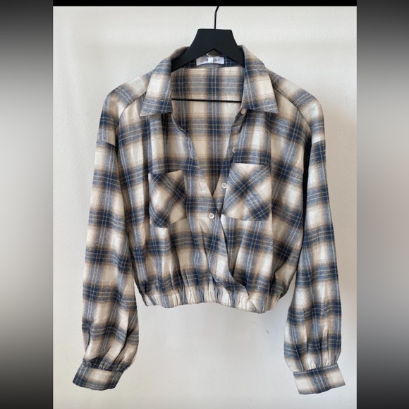 NWT Oversized Flannel VNeck Cropped Shirt - Picture 9 of 9